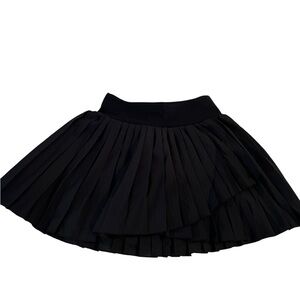 Chic & active tennis pleated skirt with shorts underneath size M.